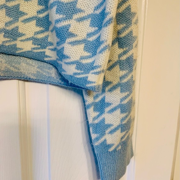 H&M  Blue &White Houndstooth cropped Sweater to mock turtleneck - Picture 7 of 9